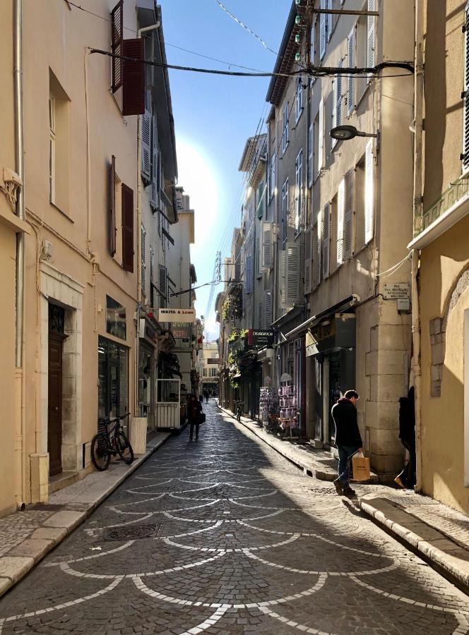 Charming And Modernly Designed 2 Bedroom - Old Town Antibes Exterior photo